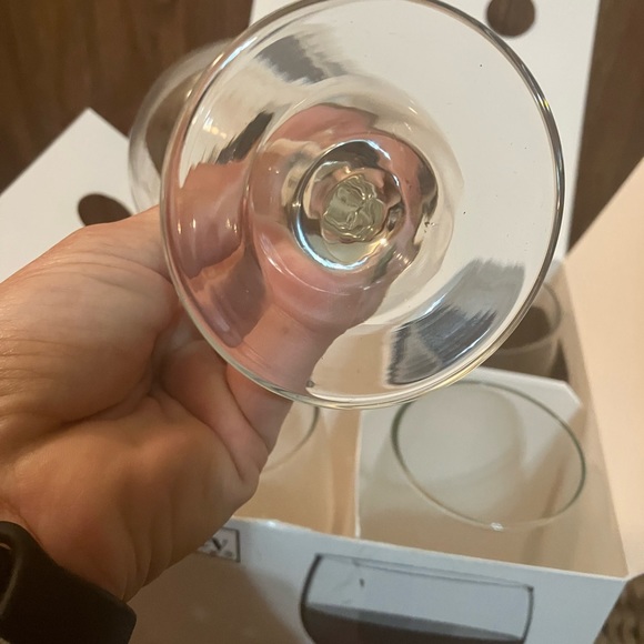 Set of Four Wine/Claret Glasses in Libbey Box - Picture 9 of 9